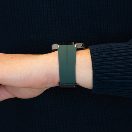 Bandz Bandz Samsung Galaxy Watch 5 - 44mm siliconen band met D-Buckle (donkergroen)