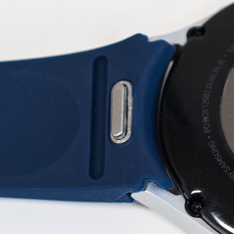 Strap-it® Strap-it Samsung Galaxy Watch 5 40mm 'One push' siliconen band (donkerblauw)