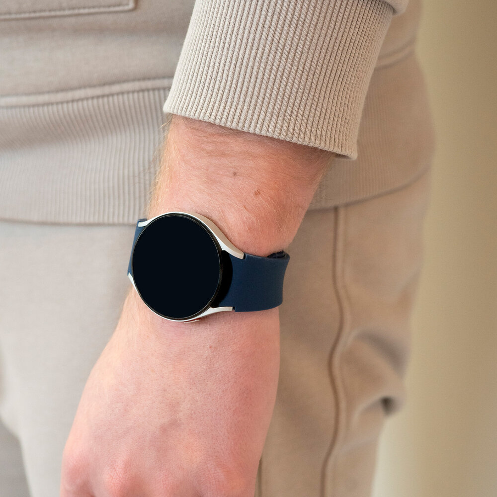 Strap-it® Strap-it Samsung Galaxy Watch 5 44mm 'One push' siliconen band (donkerblauw)