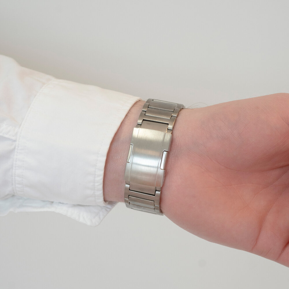 Strap-it® Strap-it Samsung Galaxy Watch 5 40mm 'One push' titanium band (zilver)