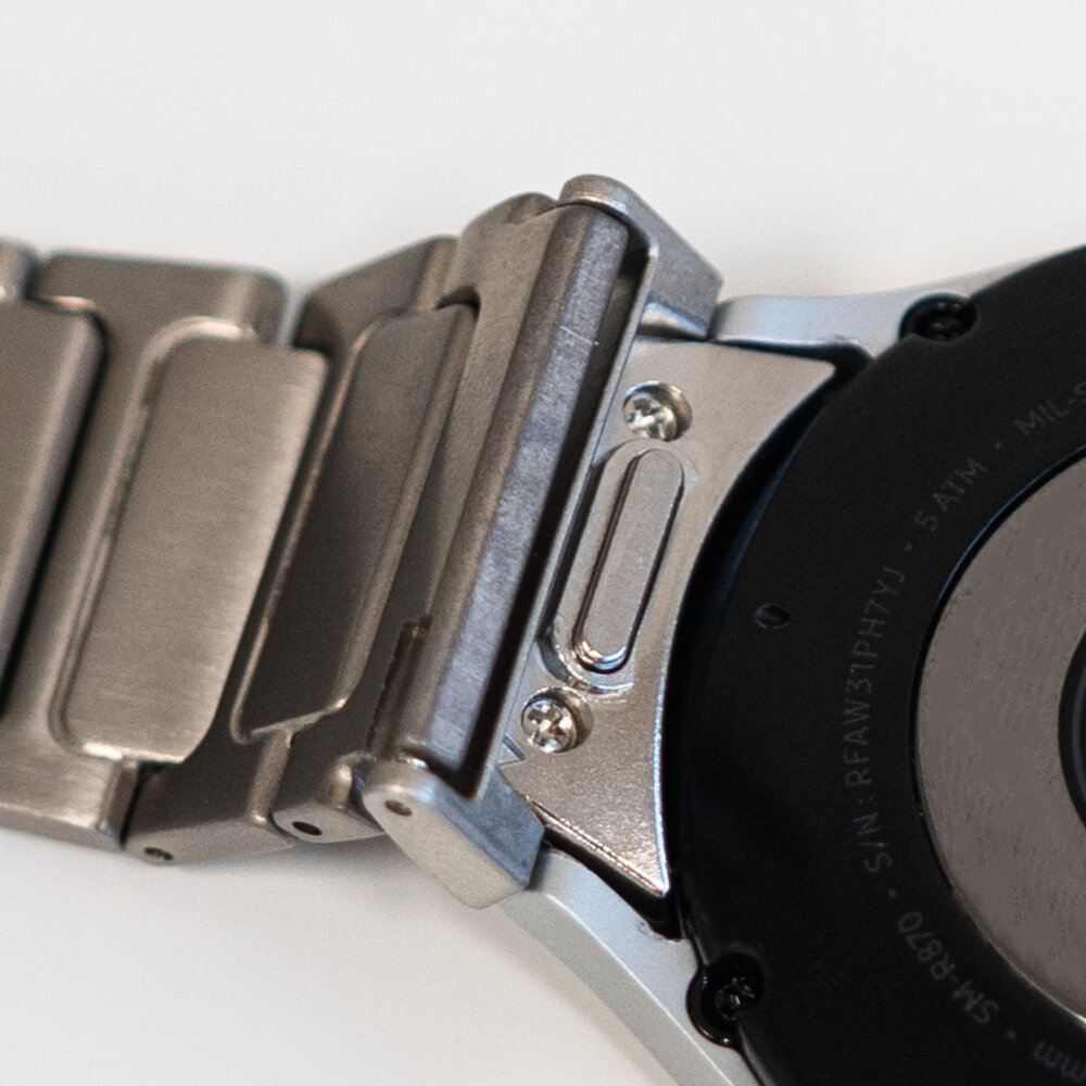 Strap-it® Strap-it Samsung Galaxy Watch 6 Classic 47mm 'One push' luxe titanium band (zilver)