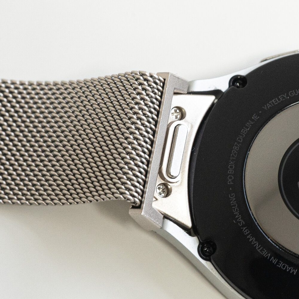 Strap-it® Strap-it Samsung Galaxy Watch 4 40mm 'One push' Milanese band (champagne) Strap-it® Strap-it Samsung Galaxy Watch 4 40mm 'One push' Milanese band (champagne)