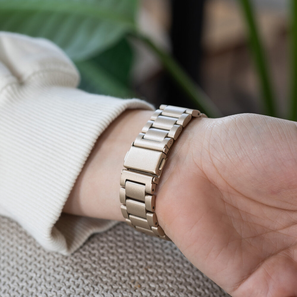 Strap-it® Strap-it Fitbit Charge 5 stalen band (champagne)