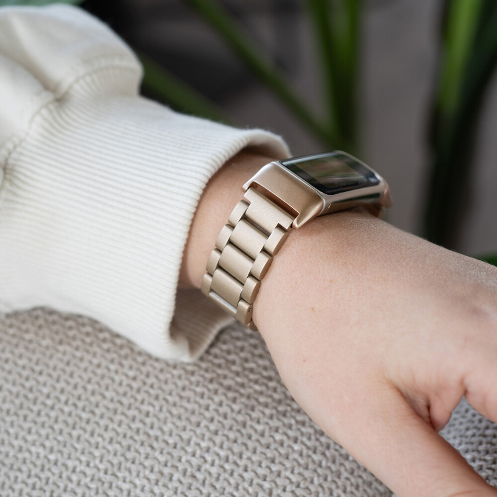 Strap-it® Strap-it Fitbit Charge 5 stalen band (champagne)