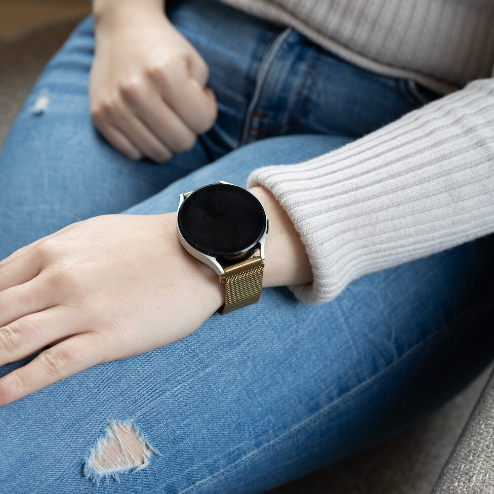 Strap-it® Strap-it Samsung Galaxy Watch 6 Classic 47mm Milanese band (goud) Strap-it® Strap-it Samsung Galaxy Watch 6 Classic 47mm Milanese band (goud)