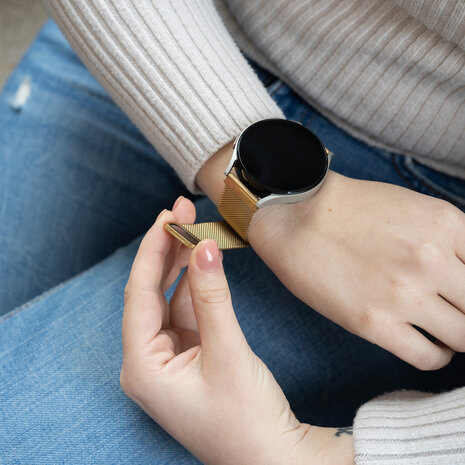 Strap-it® Strap-it Samsung Galaxy Watch 6 Classic 47mm Milanese band (goud) Strap-it® Strap-it Samsung Galaxy Watch 6 Classic 47mm Milanese band (goud)