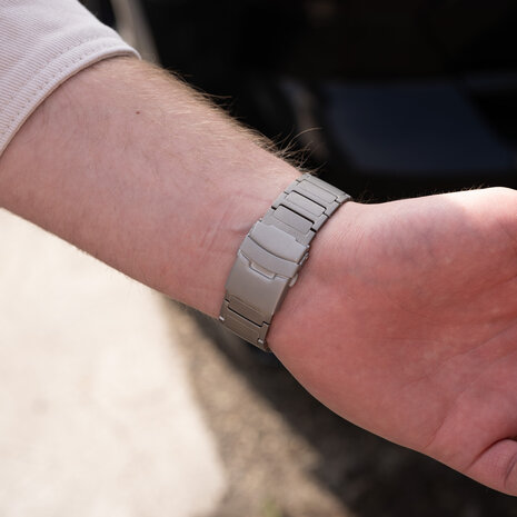 Strap-it® Strap-it Apple Watch H-Type titanium band (titanium)