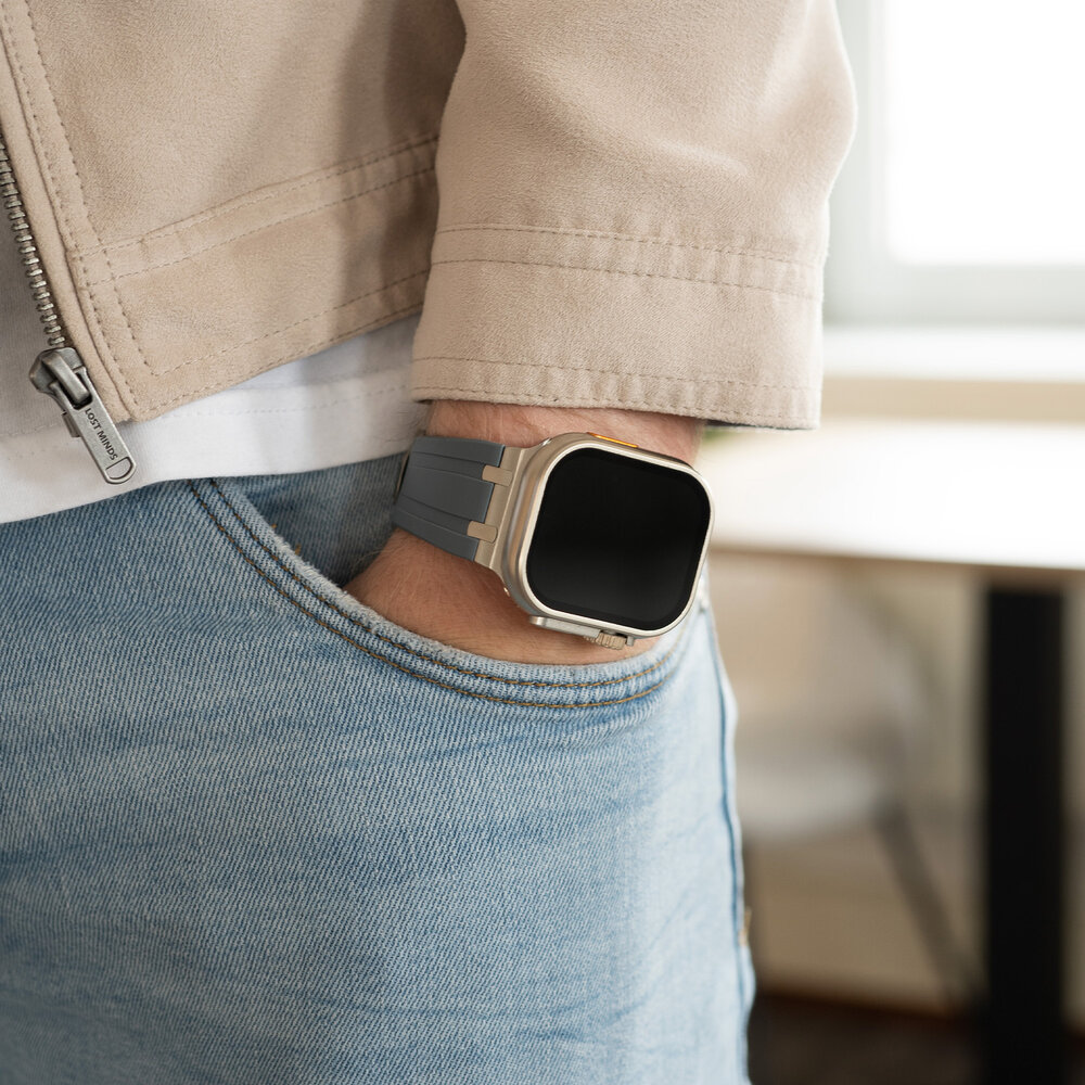 Strap-it® Strap-it Apple Watch luxe liquid silicone band (donkergrijs met zilver)