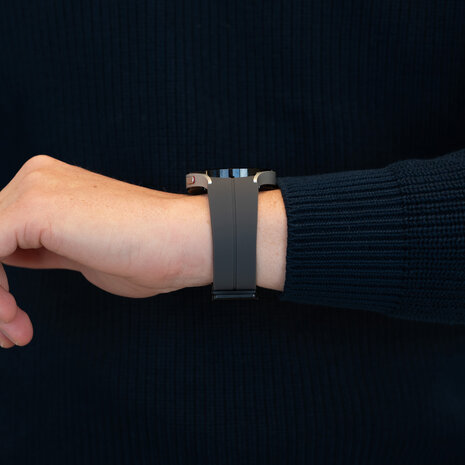 Bandz Bandz Samsung Galaxy Watch 7 - 40mm siliconen band met D-Buckle (donkergrijs)