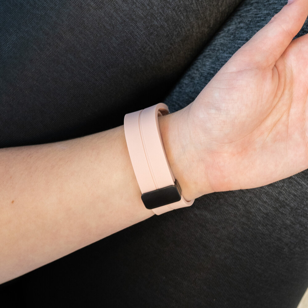 Bandz Bandz Samsung Galaxy Watch 7 - 40mm siliconen band met D-Buckle (roze)