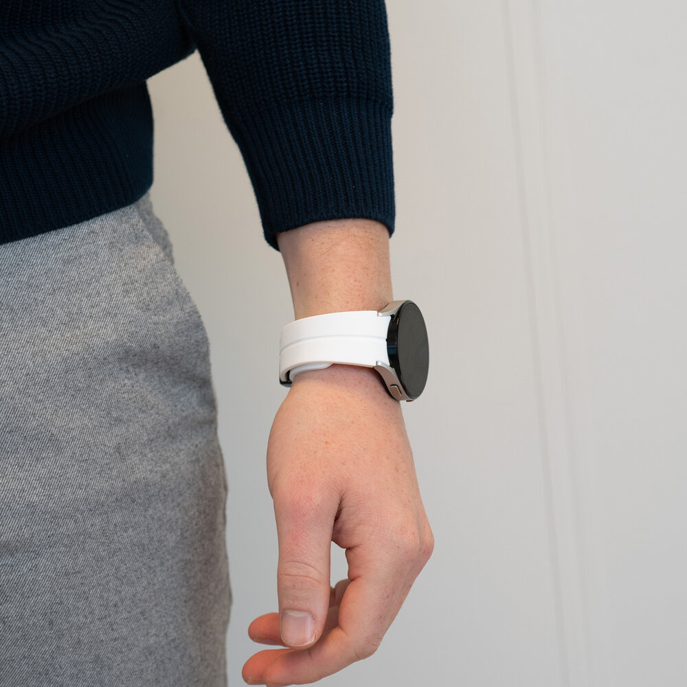 Bandz Bandz Samsung Galaxy Watch 7 - 40mm siliconen band met D-Buckle (wit)