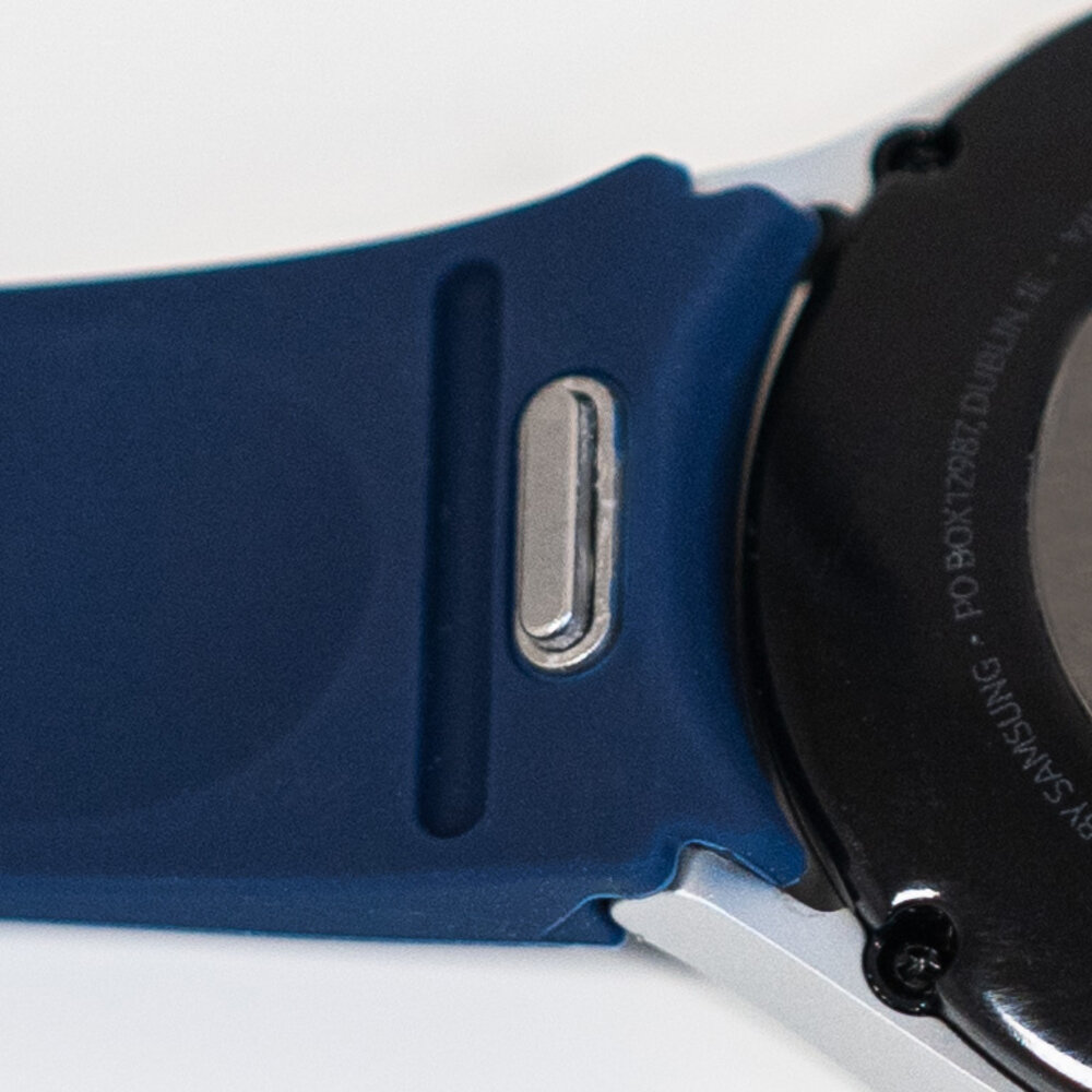 Strap-it® Strap-it Samsung Galaxy Watch 7 44mm 'One push' siliconen band (donkerblauw)