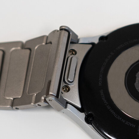 Samsung Galaxy Watch 7 44mm One push luxe titanium band titanium Smartwatchbanden