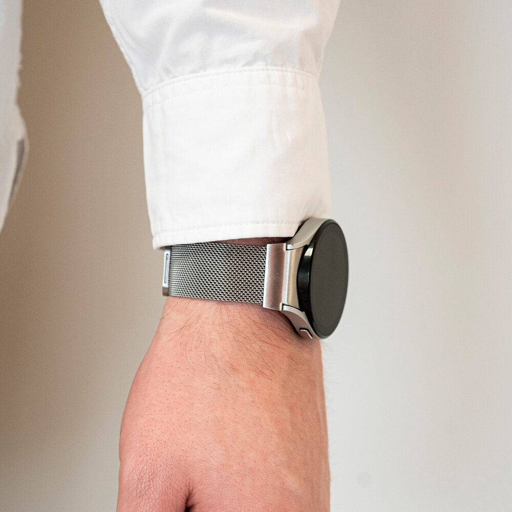 Strap-it® Strap-it Samsung Galaxy Watch FE 'One push' Milanese band (zilver)