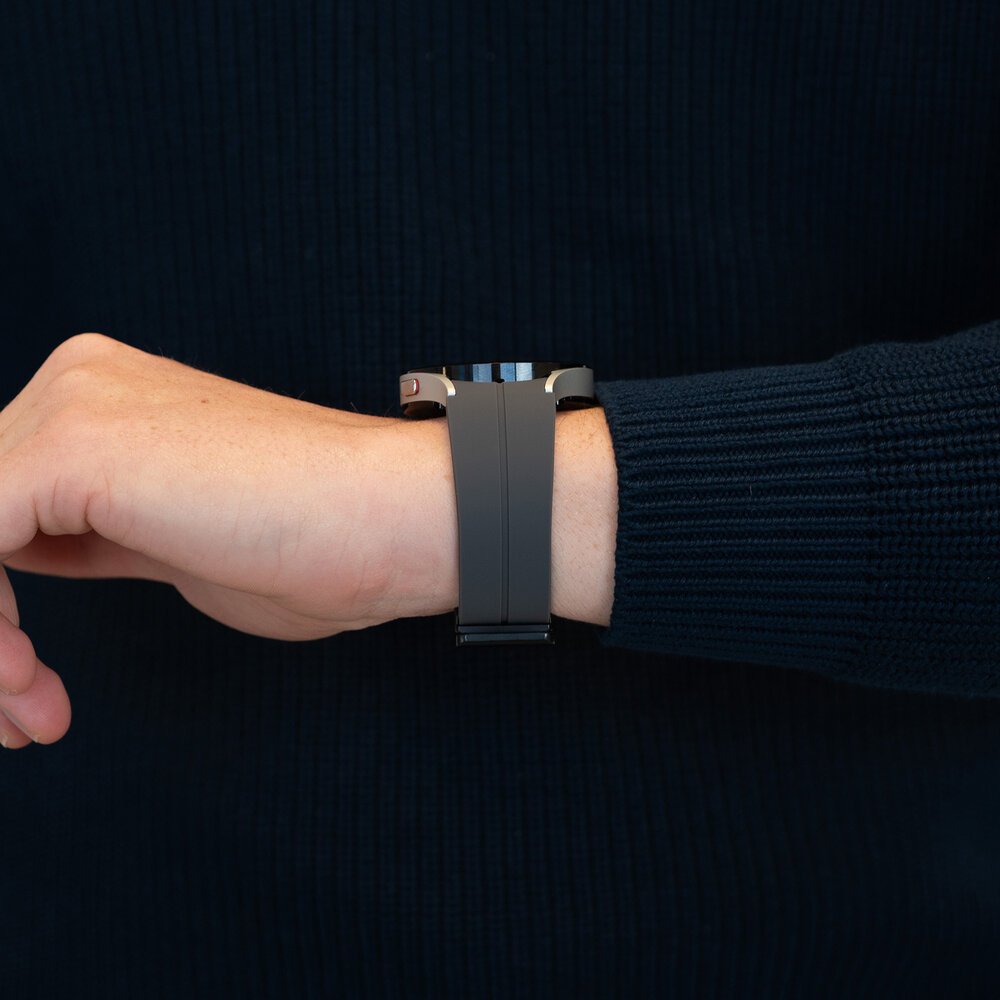 Bandz Bandz Samsung Galaxy Watch FE siliconen band met D-Buckle (donkergrijs)