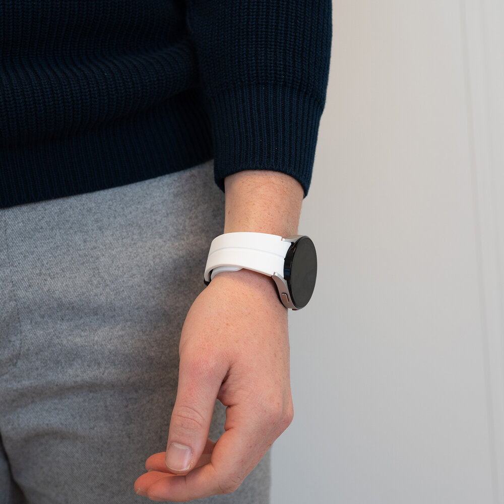 Bandz Bandz Samsung Galaxy Watch FE siliconen band met D-Buckle (wit)