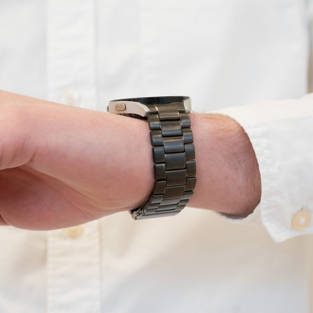 Bandz Bandz Samsung Galaxy Watch FE titanium schakel band (grafiet)