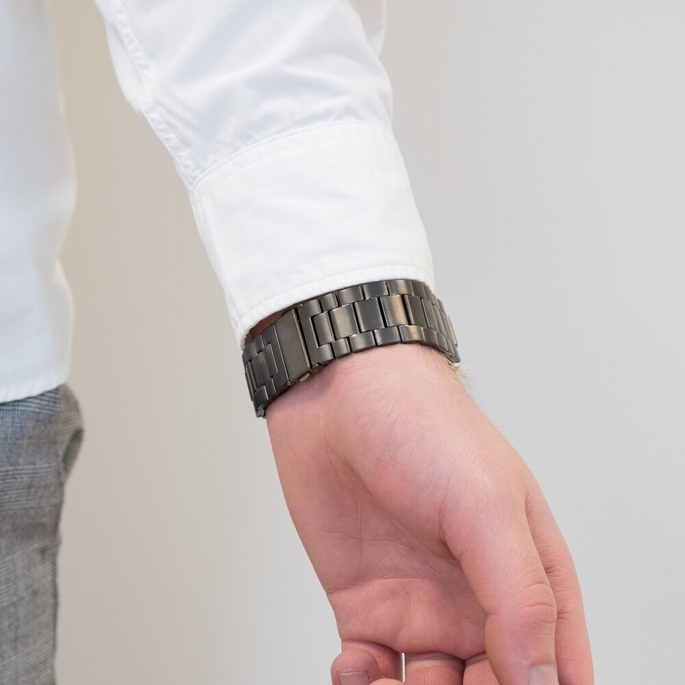 Bandz Bandz Samsung Galaxy Watch FE titanium schakel band (grafiet)