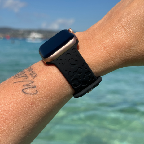 xoxo Wildhearts xoxo Wildhearts Apple Watch siliconen bandje Leopard Print (zwart) xoxo Wildhearts xoxo Wildhearts Apple Watch siliconen bandje Leopard Print (zwart)