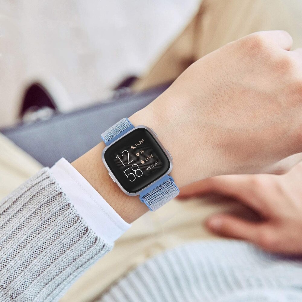 Strap-it® Strap-it Fitbit Versa 2 nylon bandje (blauw)