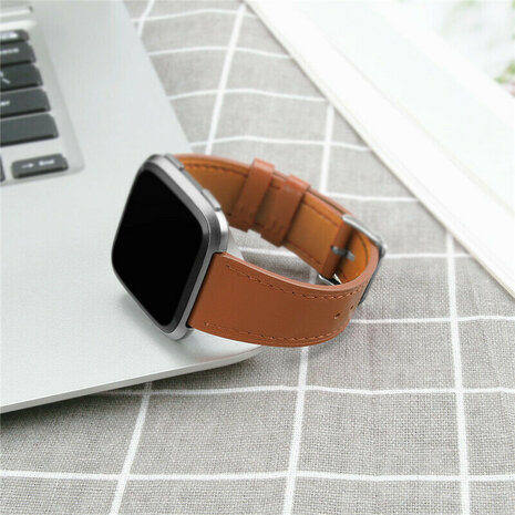 Strap-it® Strap-it Fitbit Versa 2 leren bandje (strak bruin)