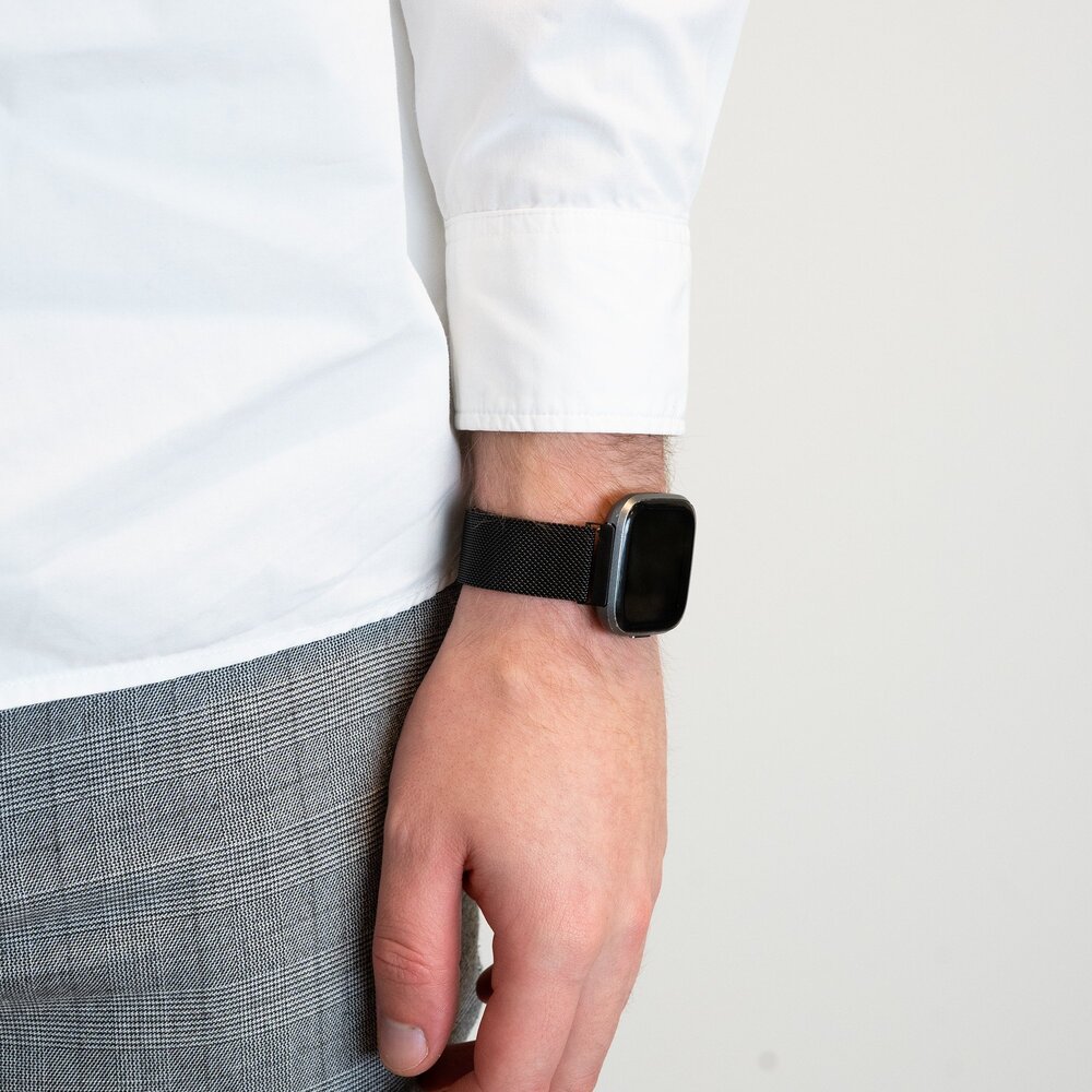 Bandz Bandz Fitbit Versa 2 Milanese loop band (zwart)