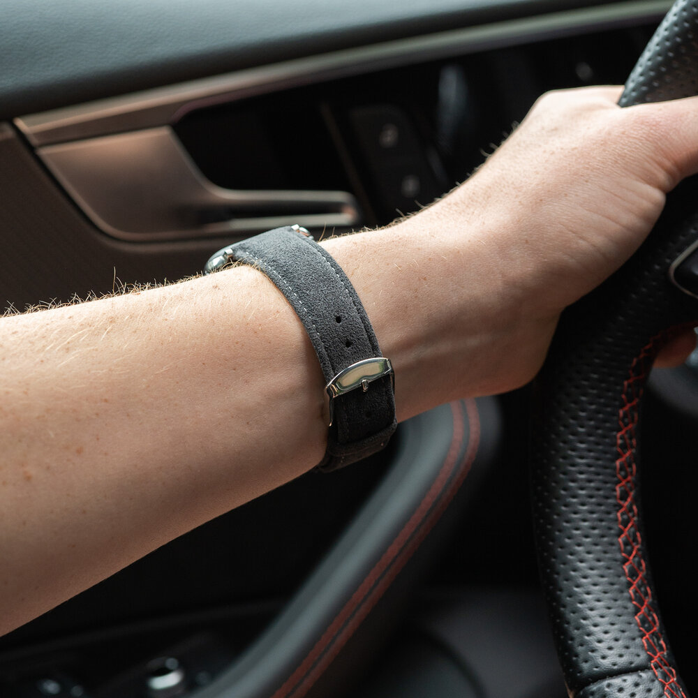 Strap-it® Strap-it Apple Watch Alcantara bandje met gesp (zwart)