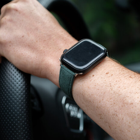 Strap-it® Strap-it Apple Watch Alcantara bandje met gesp (donkergroen)