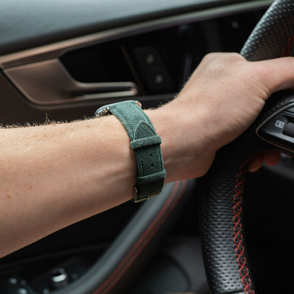 Strap-it® Strap-it Apple Watch Alcantara bandje met gesp (donkergroen)