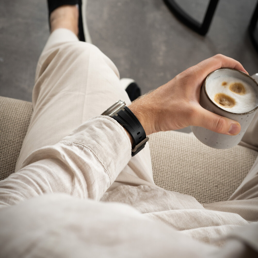 Bandz Bandz Apple Watch siliconen band 'Luxe Liquid' (zwart met zilver)