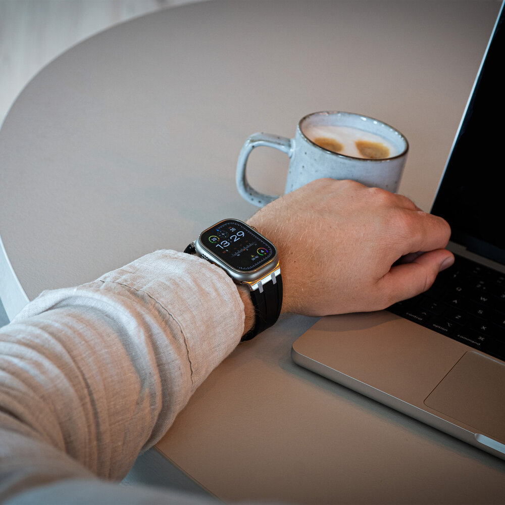 Bandz Bandz Apple Watch siliconen band 'Luxe Liquid' (zwart met zilver)