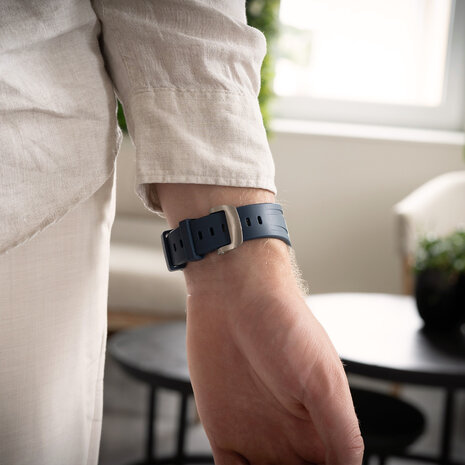 Bandz Bandz Apple Watch siliconen band 'Luxe Liquid' (blauw met zilver)