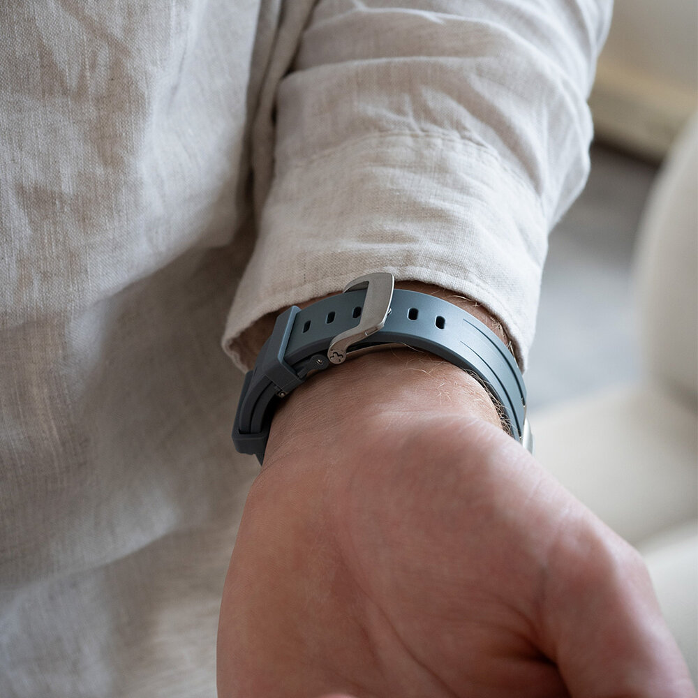 Bandz Bandz Apple Watch siliconen band 'Luxe Liquid' (grijs met zilver)