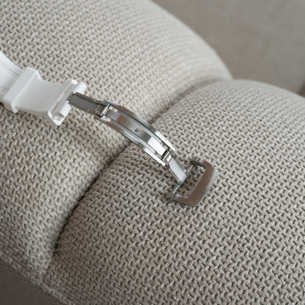 Bandz Bandz Apple Watch siliconen band 'Luxe Liquid' (wit met zilver)