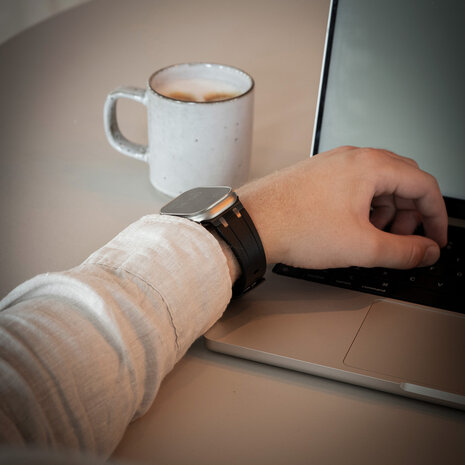 Bandz Bandz Apple Watch siliconen band 'Luxe Liquid' (zwart met zwart)