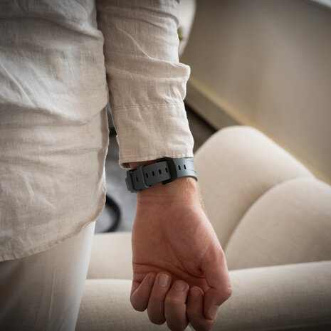 Bandz Bandz Apple Watch siliconen band 'Luxe Liquid' (grijs met zwart)