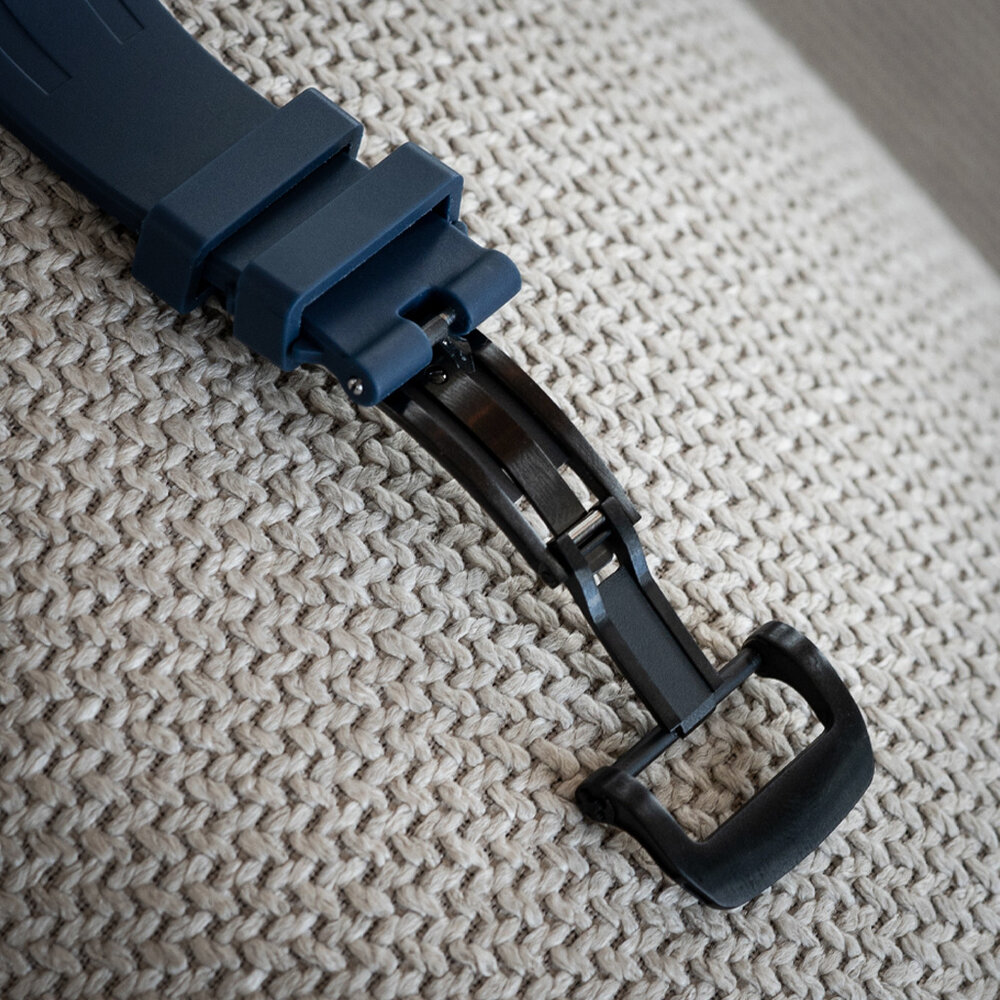 Bandz Bandz Apple Watch siliconen band 'Luxe Liquid' (blauw met zwart)