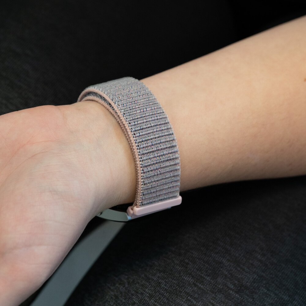 Bandz Bandz Coros Apex 42mm nylon loop band (roze)