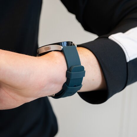 Bandz Bandz Xiaomi Watch S4 Sport siliconen band 'Deluxe' (donkergroen)