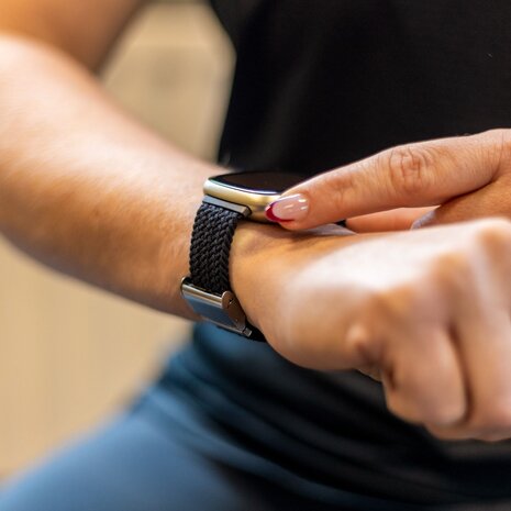 Strap-it® Strap-it Fitbit Versa 3 verstelbaar gevlochten bandje (zwart)