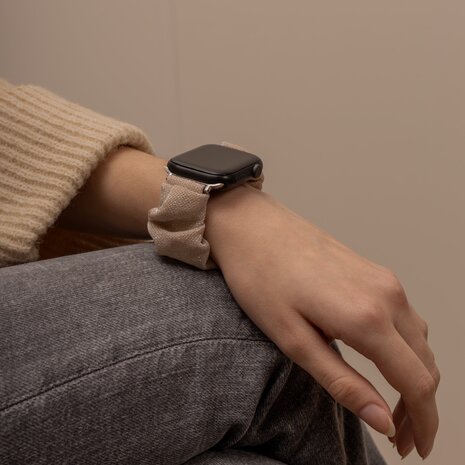 Strap-it® Strap-it Apple Watch Scrunchie bandje (shiny beige)