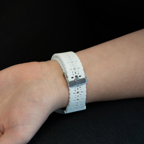 Bandz Bandz Amazfit Active 2 siliconen band met bloemenpatroon (wit)