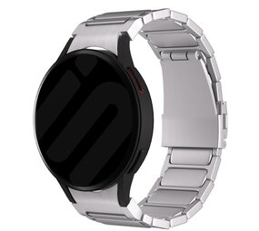 Strap-it® Samsung Galaxy Watch 5 44mm 'One push' luxe titanium band (zilver)