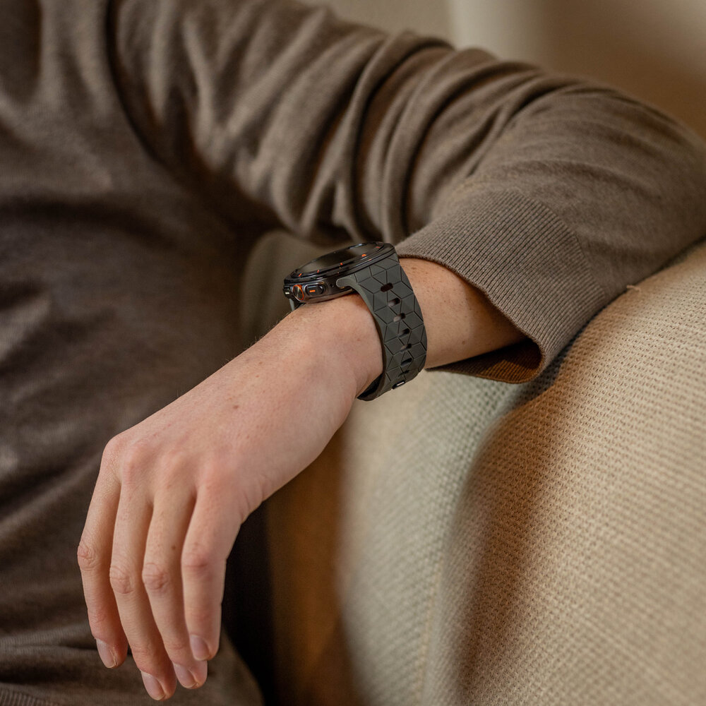 Bandz Bandz Samsung Galaxy Watch Ultra siliconen band 'Hexagons' (donkergrijs)