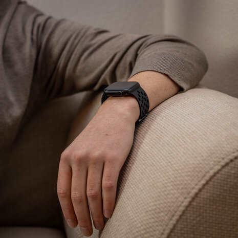 Strap-it® Strap-it Apple Watch siliconen air bandje met P-Buckle (zwart)