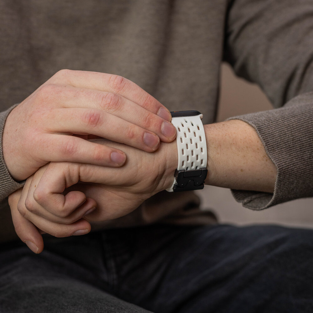 Strap-it® Strap-it Apple Watch siliconen air bandje met P-Buckle (wit)