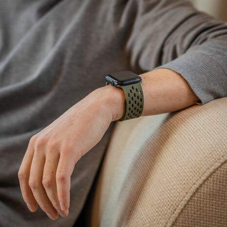 Strap-it® Strap-it Apple Watch siliconen air bandje met P-Buckle (legergroen)