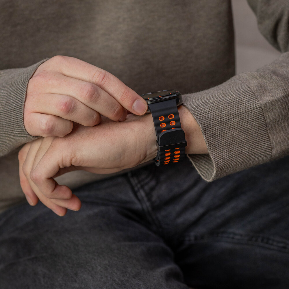 Strap-it® Strap-it Samsung Galaxy Watch Ultra wave siliconen bandje (zwart/oranje)