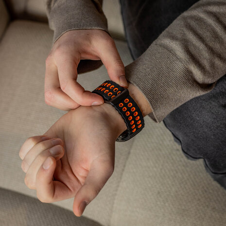 Strap-it® Strap-it Samsung Galaxy Watch Ultra wave siliconen bandje (zwart/oranje)