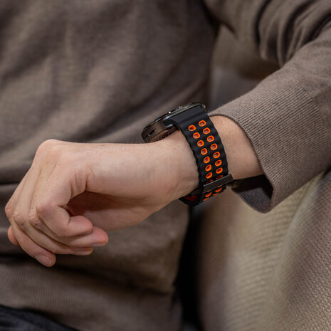 Strap-it® Strap-it Samsung Galaxy Watch Ultra wave siliconen bandje (zwart/oranje)